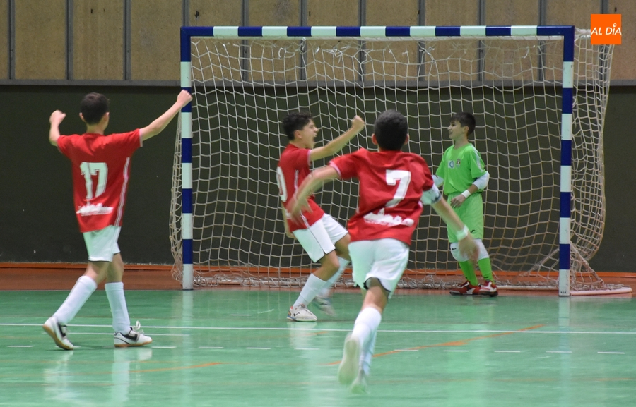 El Infantil Regional del III Columnas sufre para decantar su parejo duelo ante Laguna 