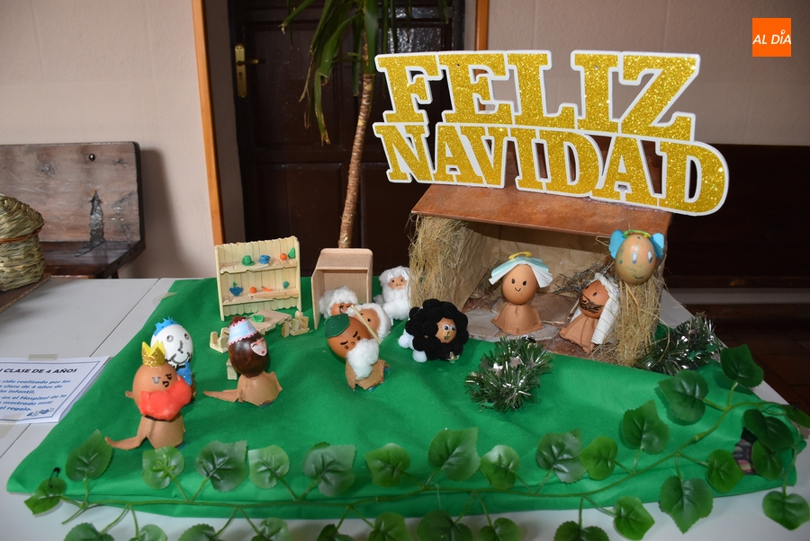 Misioneras-Santa Teresa crea con cáscaras de huevo una colección de portales de belén