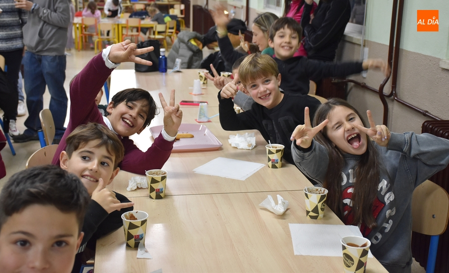 Unas 130 personas saborean la chocolatada de la AMPA del Colegio Miróbriga
