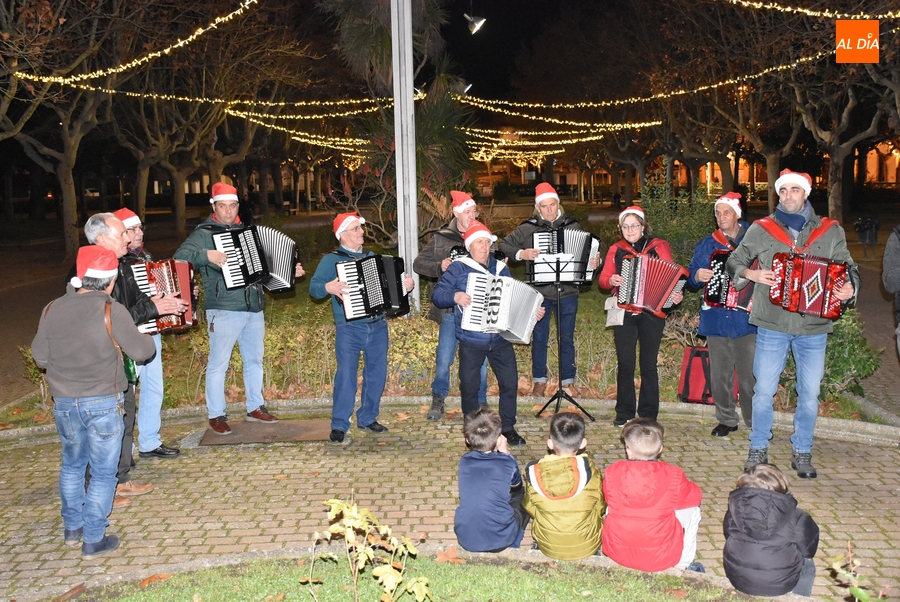 Los alumnos de Acordeón y Música tradicional animan el tramo final de la tarde en La Glorieta