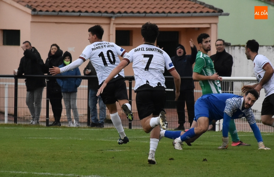 El Ciudad Rodrigo desarbola al Betis a base de golazos y luchará el miércoles por el liderato