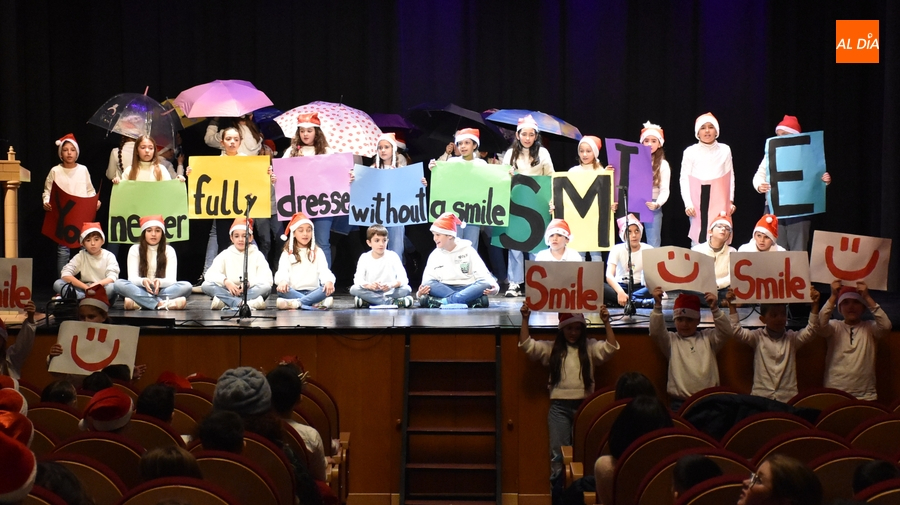 El Colegio Miróbriga invita a sonreír en su concurrida doble función navideña