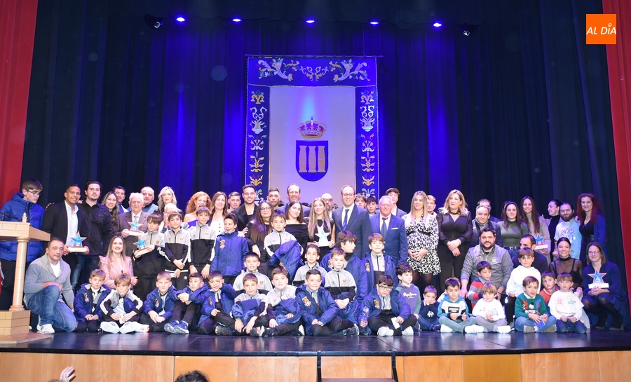 Galardonados los mejores deportistas de 2023 con un tributo especial a los 70 años del Ciudad Rodrigo CF