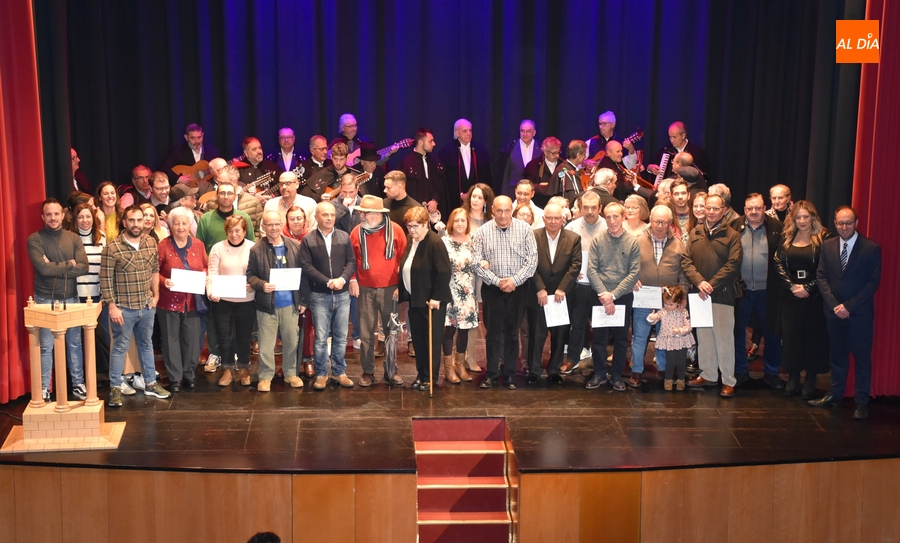 14 jubilados reciben un homenaje como agradecimiento a su vida de trabajo