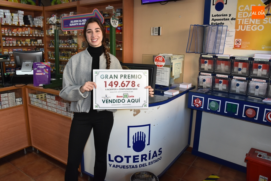 Gran alegría y expectación en el estanco de la Plaza Mayor por los 149.678€ repartidos