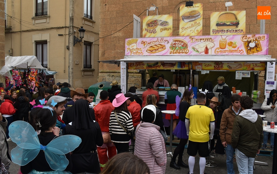 Adjudicados por cerca de 7 veces el precio de salida los puestos carnavaleros de comida