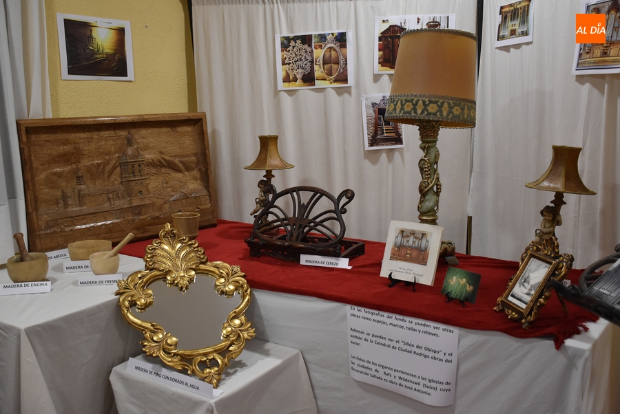 José Antonio Hernández Navarro muestra su maestría con la madera en el Centro de Mayores
