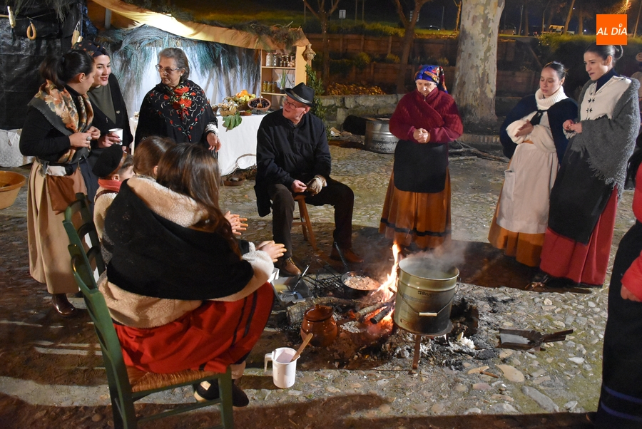 El Valle de San Martín escenifica un belén repleto de oficios con reivindicación incluida
