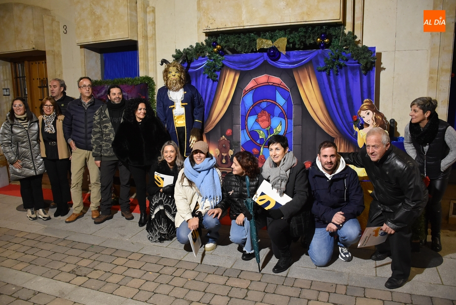 Así es la decoración navideña comercial del centro histórico, con mucho verde, nieve y música
