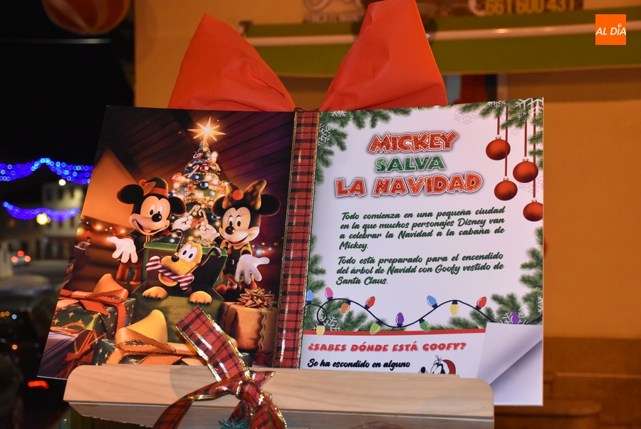 Mickey, Rudolph, ángeles o gnomos protagonizan la Navidad en los barrios mirobrigenses