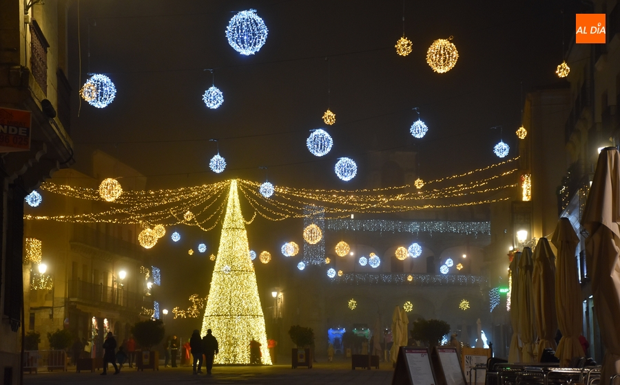 El Ayuntamiento logra adjudicar, con una rebaja de 105.000 euros, la factura municipal de la luz para 2024