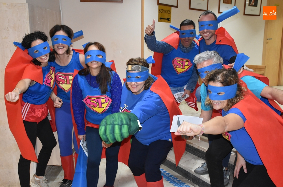 El Colegio San Francisco rinde tributo a los superhéroes, en especial a una ‘de la tiza’ que se jubila