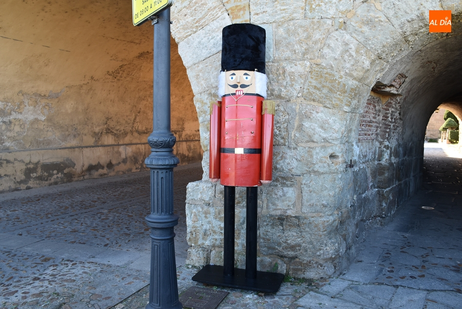 Retoma su guardia el Cascanueces que pasó por la ‘enfermería’