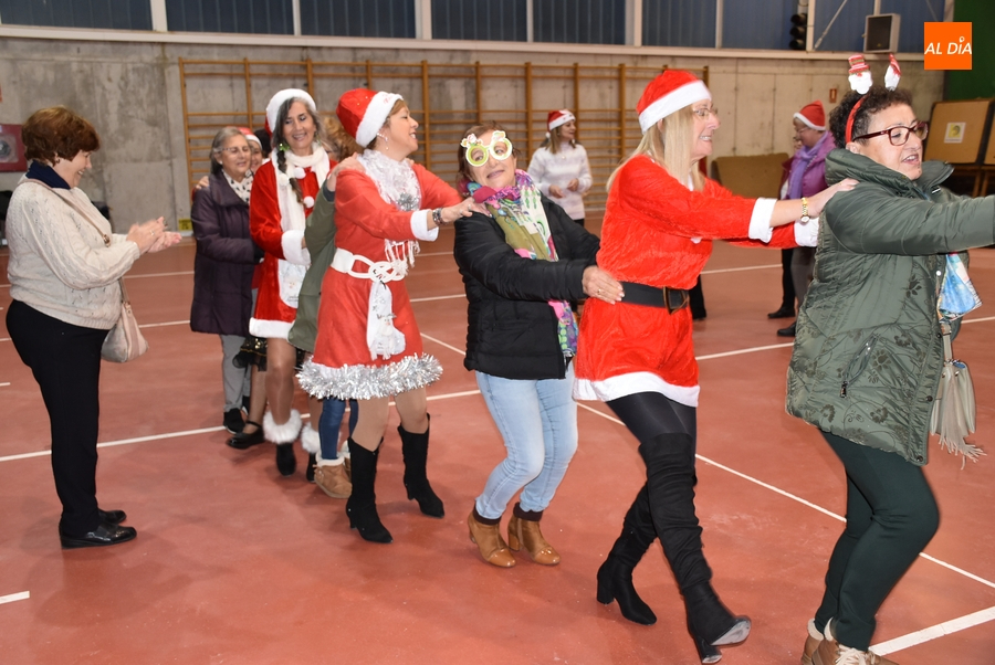 Amanecer da el pistoletazo a la Navidad con su tradicional fiesta
