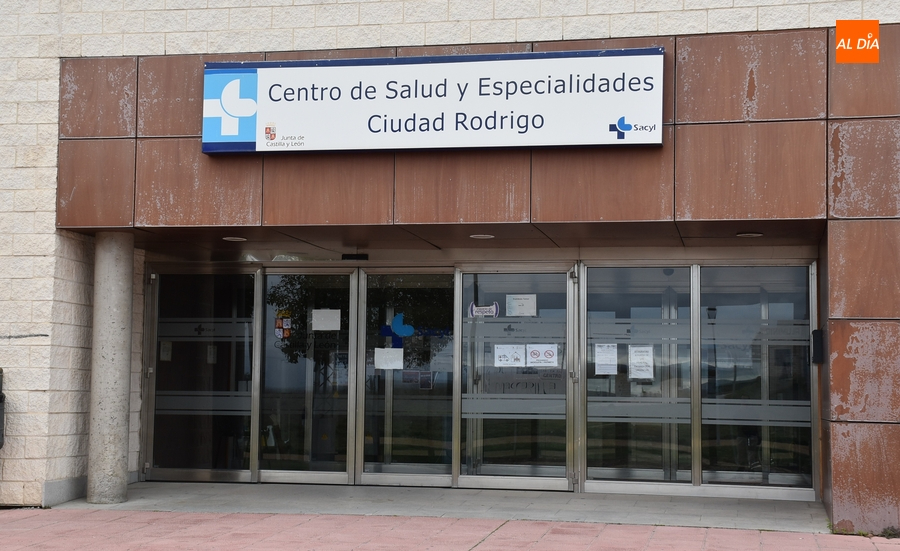Evacuada al Centro de Salud una mujer de 49 años tras salirse de la vía su turismo en la A-62