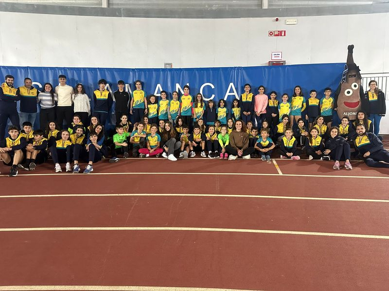 La campeona de España Lorena Martín visita al Club de Atletismo Velsalamanca