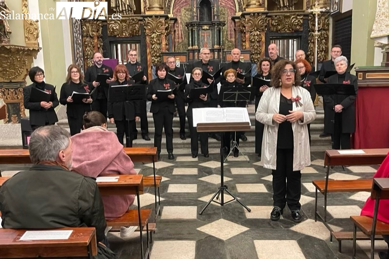 El coro de música ‘Antiqua’ llena de armonía la iglesia de las Madres Carmelitas  