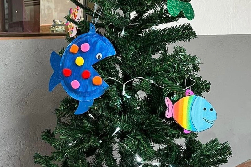 Sorprendentes premios y navidad en familia: Así es la original propuesta de árbol navideño que quieren crear con peces en Coruña Atlántica