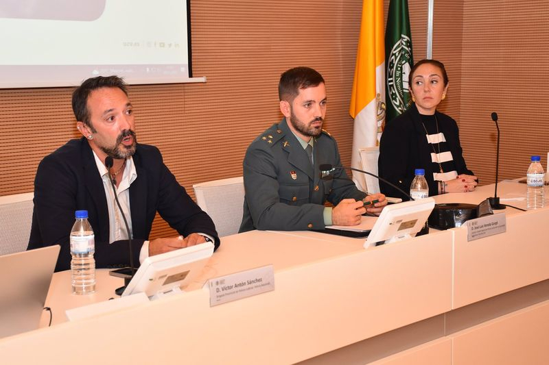 La Policía advierte del gran crecimiento del acoso de pederastas a menores en chats de videojuegos online