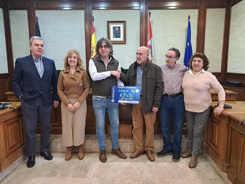 El Rotary de Béjar entrega la recaudación de la Zarzuela solidaria