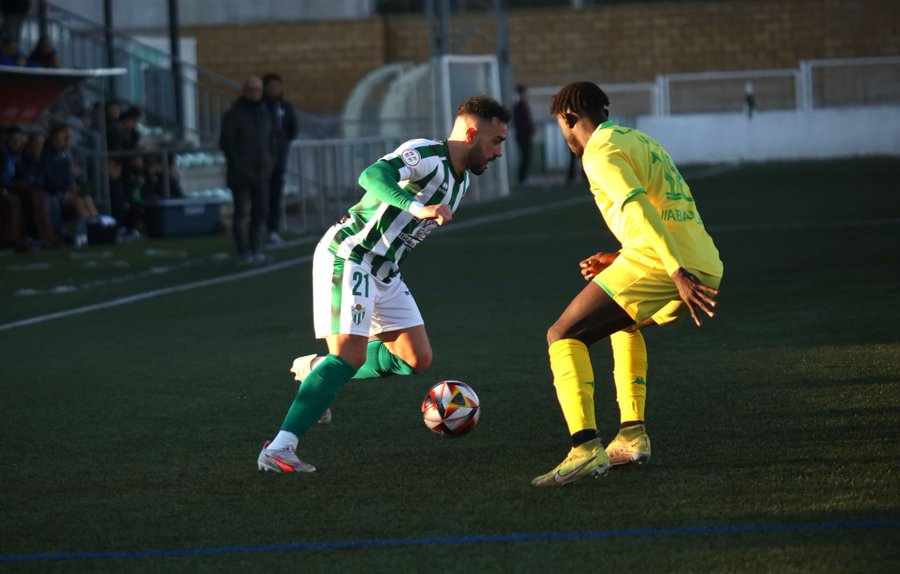 El CD Guijuelo vuelve a la senda de la victoria a costa del Deportivo Fabril (1-0)