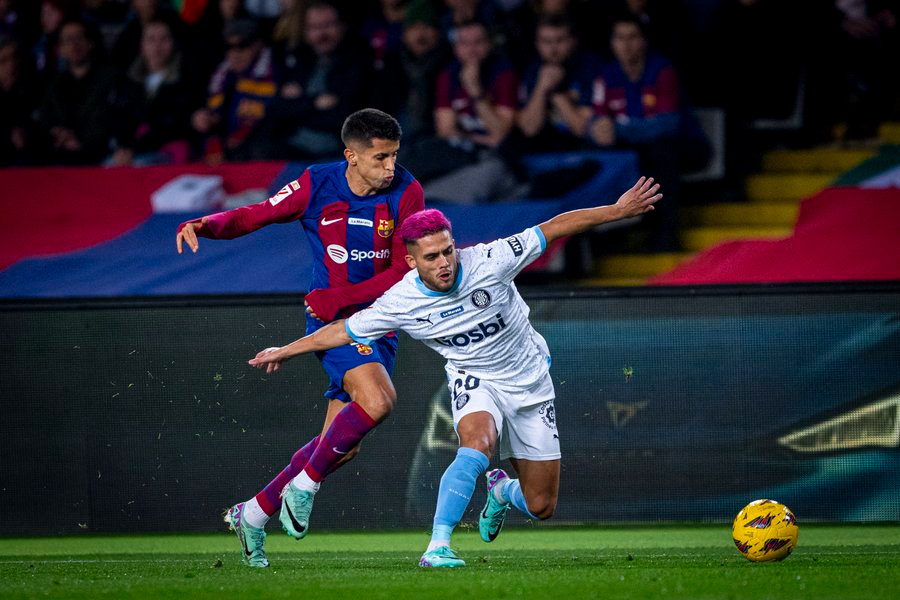 El Girona presenta su candidatura de campeón: goleada al Barça en Montjuic para ponerse líder (2-4)