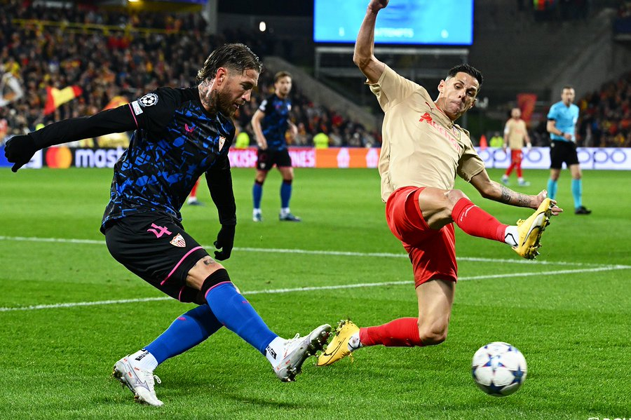 El Sevilla cierra la fase de grupos de la Champions sin opción a jugar la Europa League (2-1)