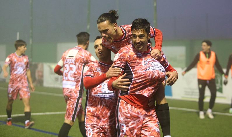Gran triunfo del CD Guijuelo ante la Gimnástica Torrelavega (2-1)