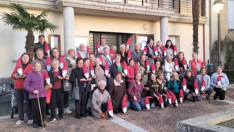 Serradilla del Arroyo culmina su taller de elaboración de adornos navideños
