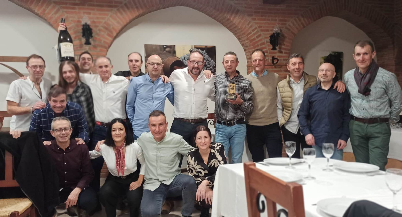 El Grupo BTT El Pedal se reúne en torno a la mesa