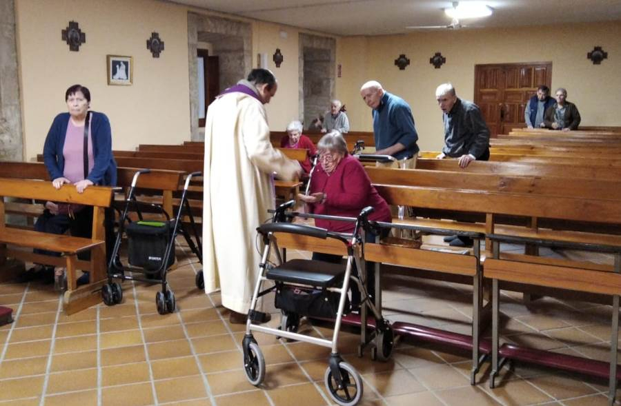 Repartidas en la Residencia Mixta felicitaciones elaboradas por los niños de San Andrés