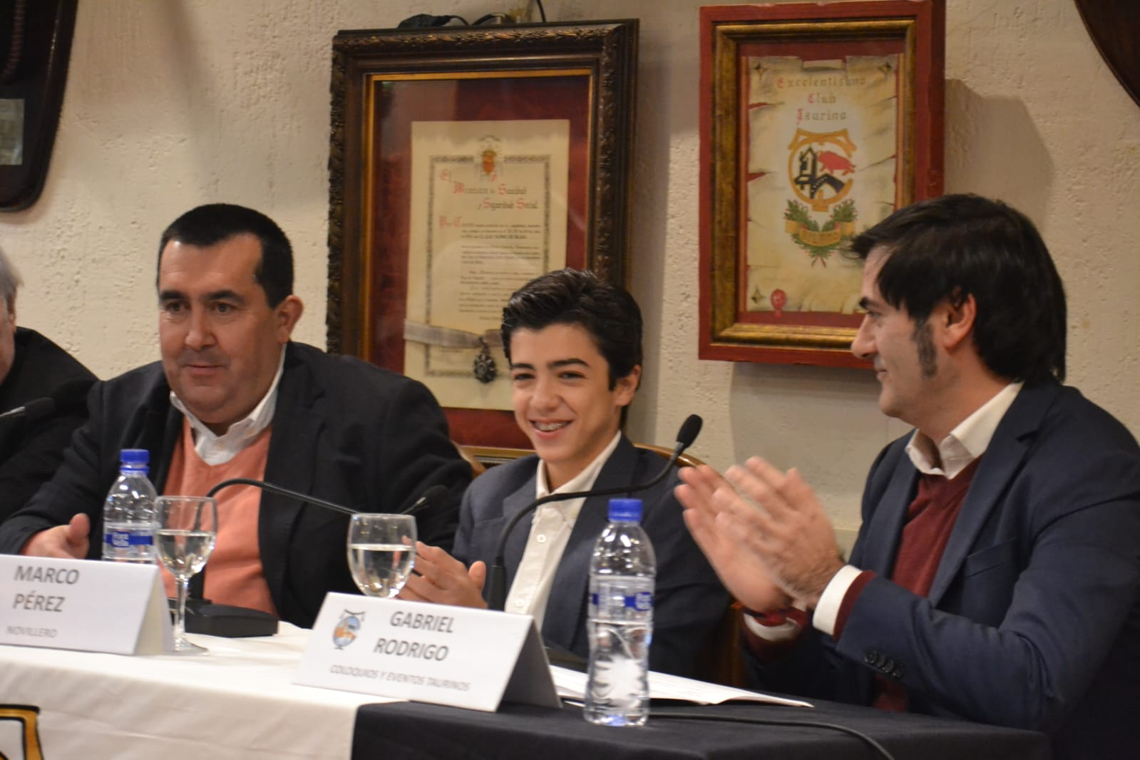 Marco Pérez cautiva en el Club Taurino de Bilbao