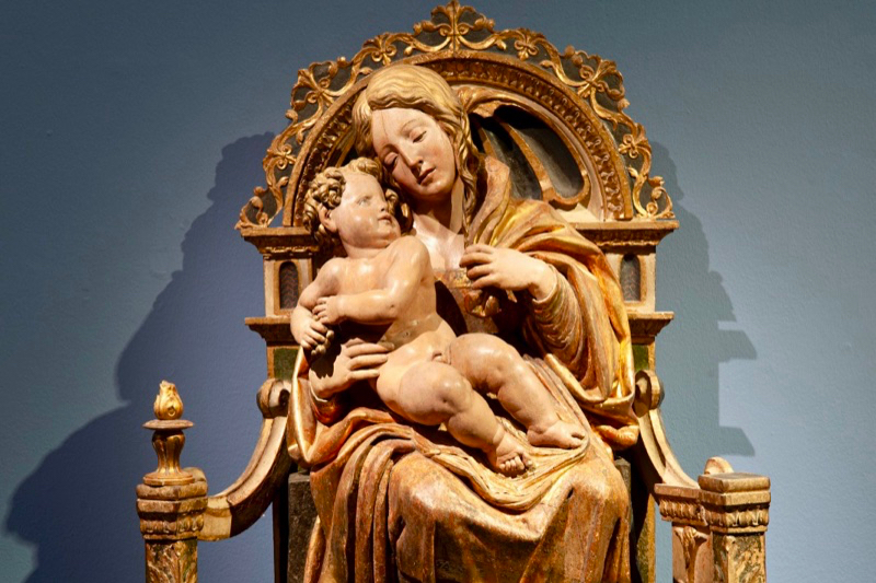 La obra Virgen con Niño de Santiago de la Puebla, protagonista en una exposición en el Museo Nacional de Escultura