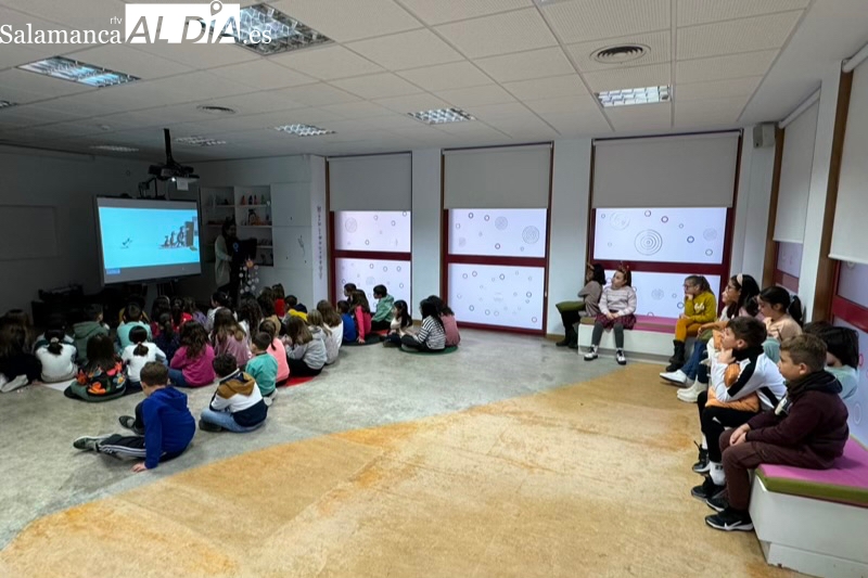 Diversión y aforo completo para la edición navideña de los talleres y la animación lectora infantil de la Biblioteca