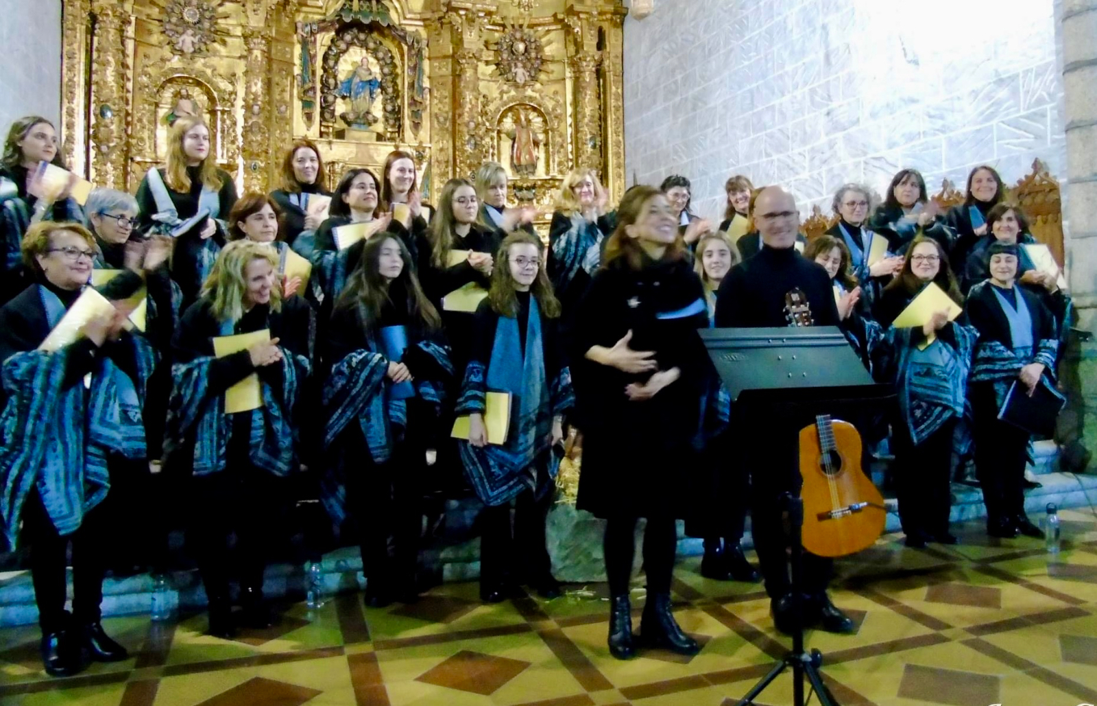 La iglesia parroquial de Macotera se llena de música con la actuación de la coral femenina Kyria 