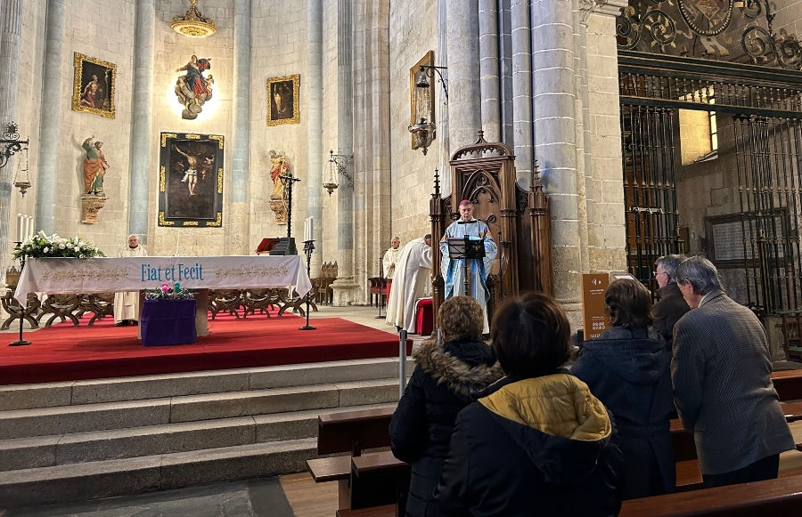Notable asistencia de fieles a la conmemoración de la Inmaculada en la Catedral