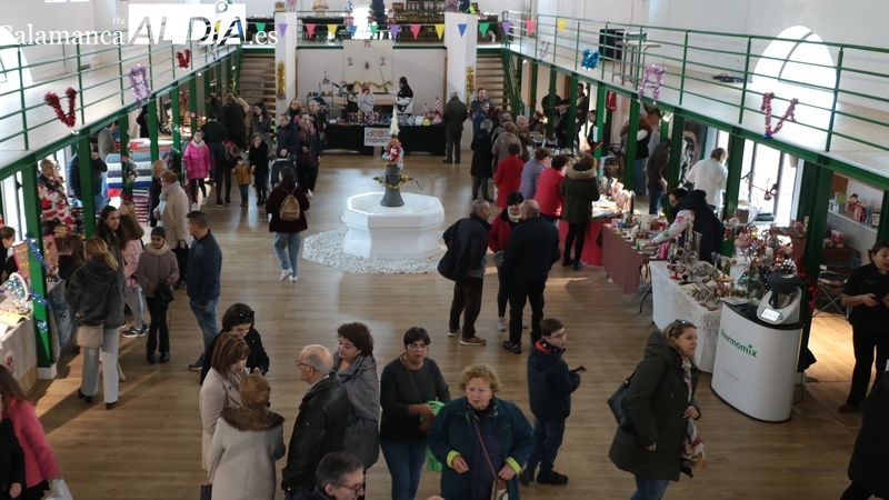 Buena afluencia de público en el Mercadillo navideño de Vitigudino