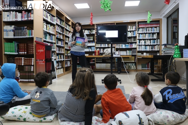 La escritora Inma Serrano presenta en la Biblioteca de Vitigudino Quiérete mucho