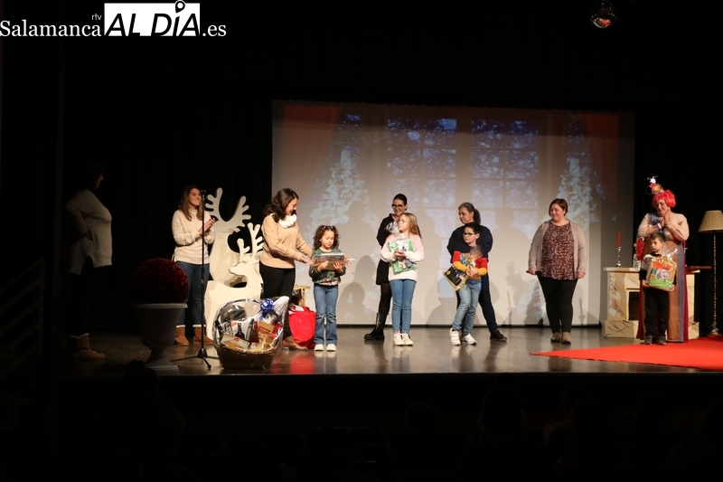 Papá Noel adelanta su visita a Vitigudino de la mano de la Asociación de Madres y Padres del colegio