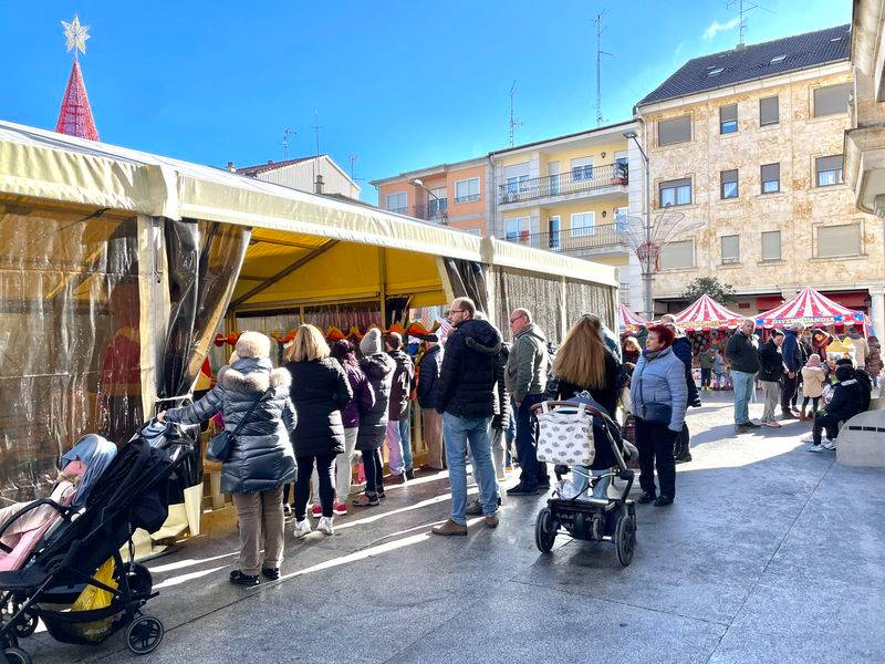 Los guijuelenses disfrutan de Navidad en la Plaza Mayor