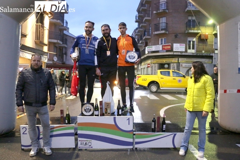 Luis Fernando Alaejos y Ruth Vicente Regatos suben al podio en la San Silvestre de Vitigudino