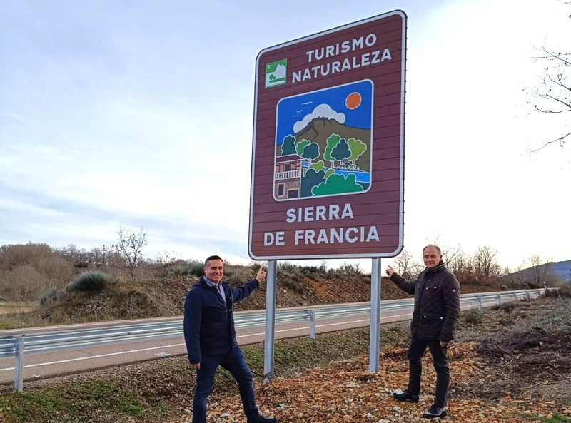 Las nuevas señales en carreteras de la Sierra de Francia 
