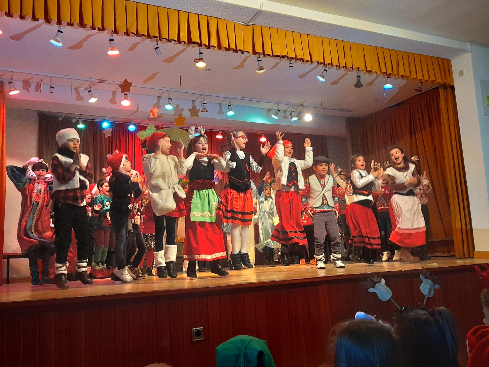 Gominolas, música y festivales en el San Juan Bosco para celebrar la Navidad