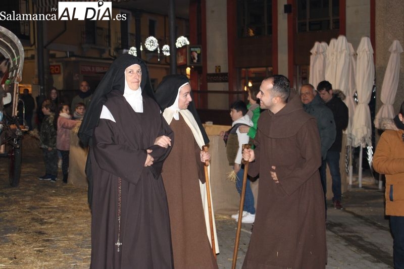 El Belén Viviente finaliza con la aparición por sorpresa de Santa Teresa y San Juan de la Cruz