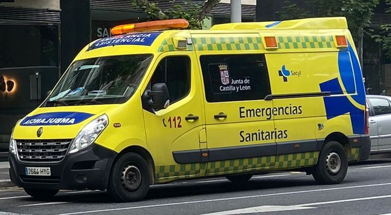 Dos niños requieren asistencia sanitaria tras un accidente en la glorieta del puente Enrique Estevan