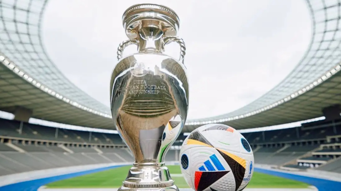 El balón de la EURO 2024 contará con un chip para los fueras de juego y las manos