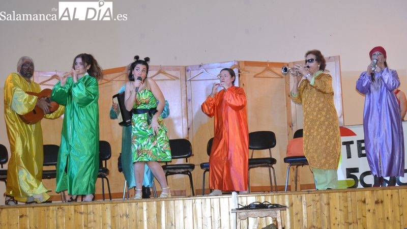 El grupo de teatro Tra-Ca presenta en Lumbrales su Primavera entrecortá