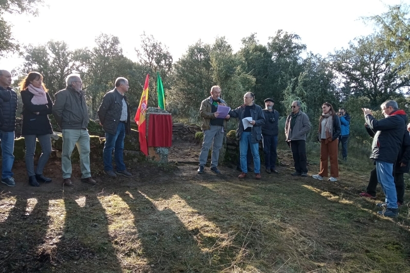 Sentido homenaje a los carrilanos fallecidos en la construcción de la vía férrea La Fuente de San Esteban-Barca