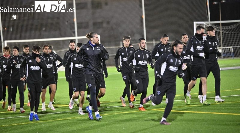 Raúl Albentosa, invitado de lujo al primer entrenamiento de Unionistas después de las Navidades