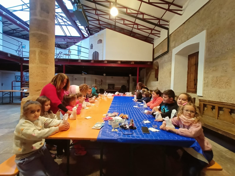 Divertido Taller infantil de manualidades en San Felices de los Gallegos